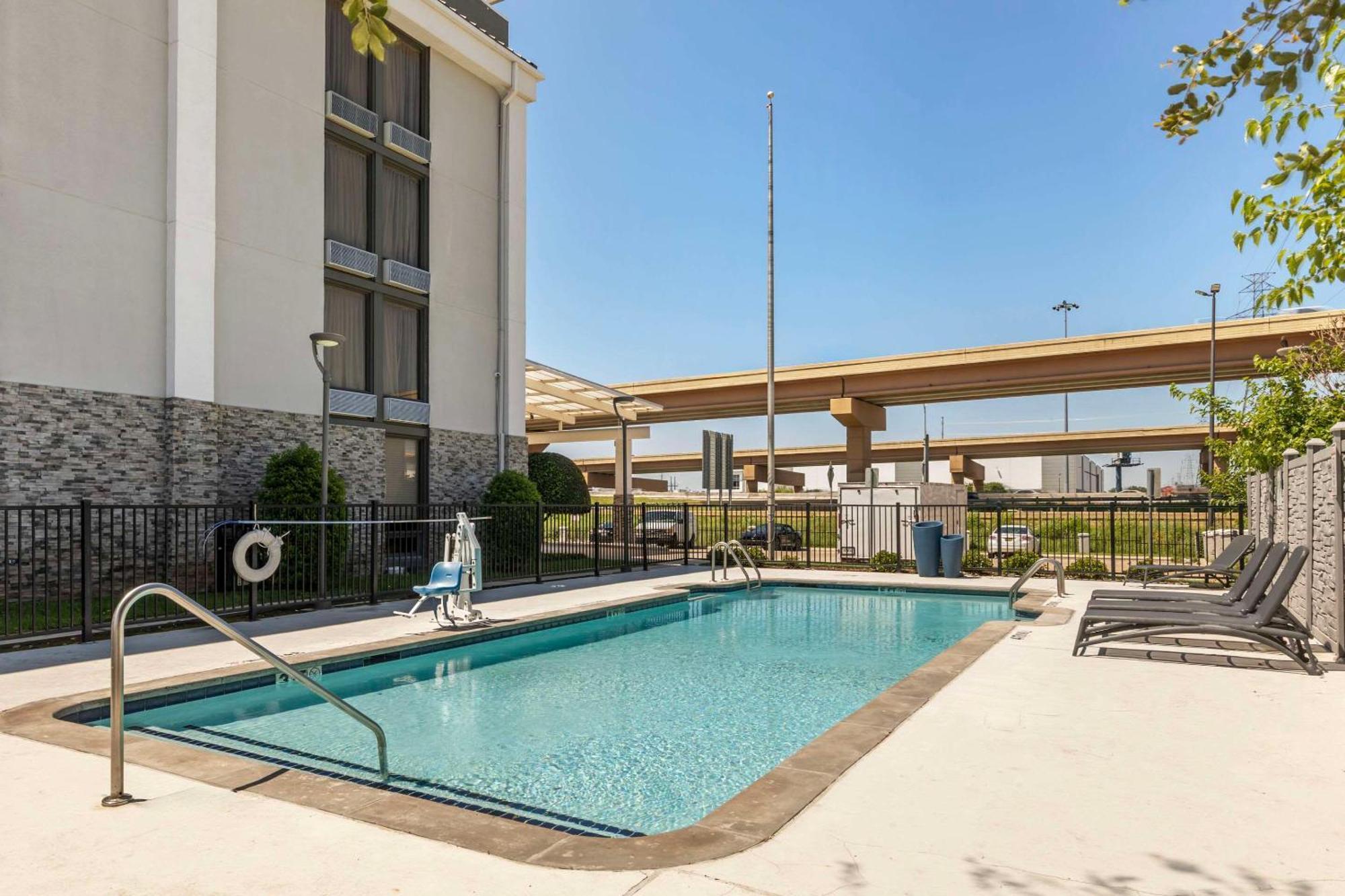 Comfort Inn Dallas North Love Field Airport Exteriör bild